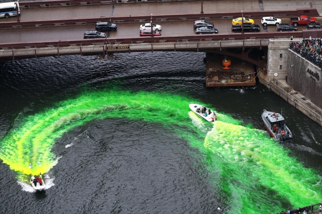 Chicago Nehri yeşile boyandı